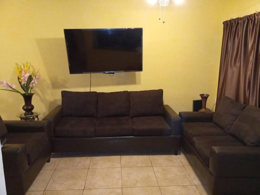 Casa Completa En Privada Y Con Cochera Монклова Экстерьер фото